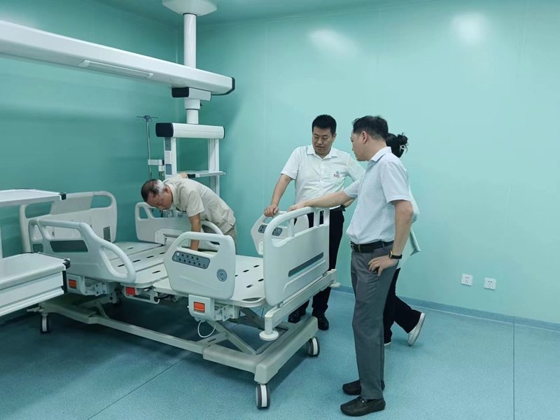 歡迎泰國(guó)客戶(hù)到山東辰宏醫(yī)療集團(tuán)參觀考察